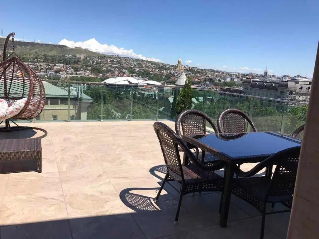 Тбилиси: Lesya Apartment with Terrace
