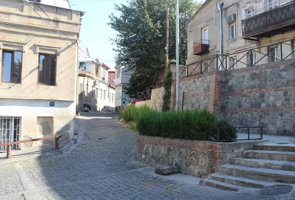Тбилиси: Apartment House Mtatsminda