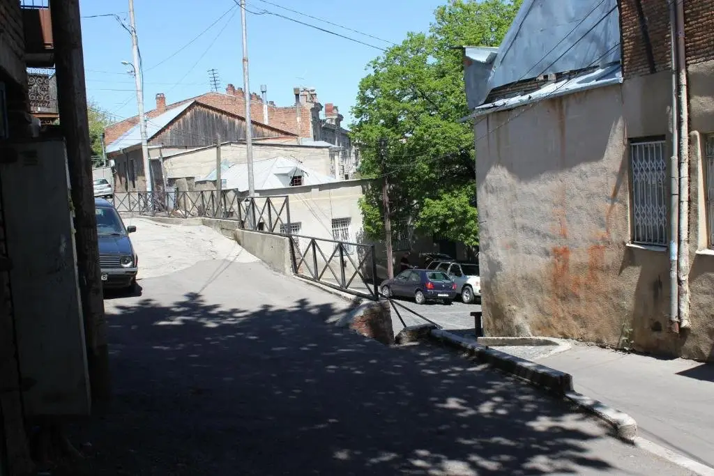 Тбилиси: Apartment House Mtatsminda