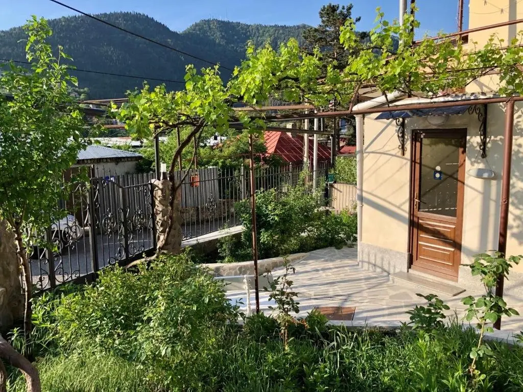 Боржоми: Luxury Apartment at Pirosmani 22 in central Borjomi