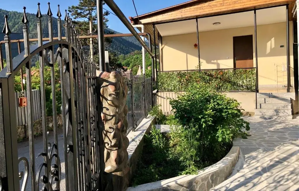 Боржоми: Luxury Apartment at Pirosmani 22 in central Borjomi
