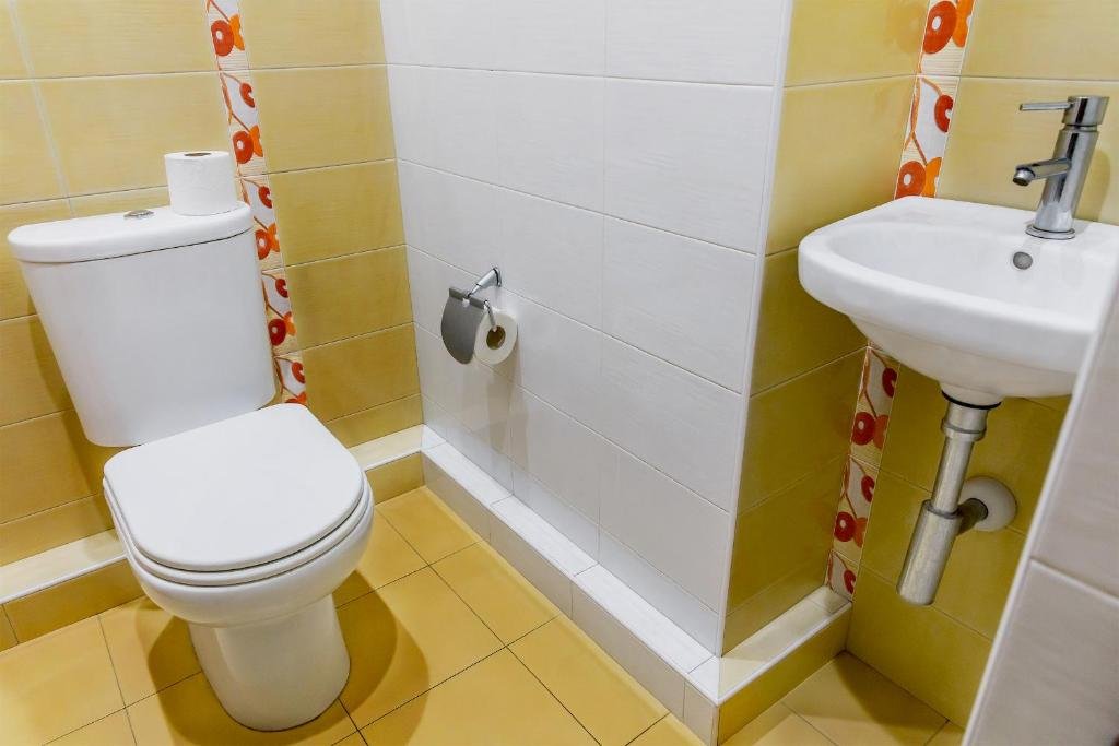 Ереван: 3 Bedroom Apartment near Republic Square