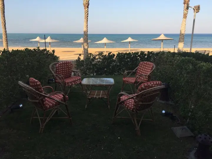 Айн-Сохна: Manara Beachfront Chalet