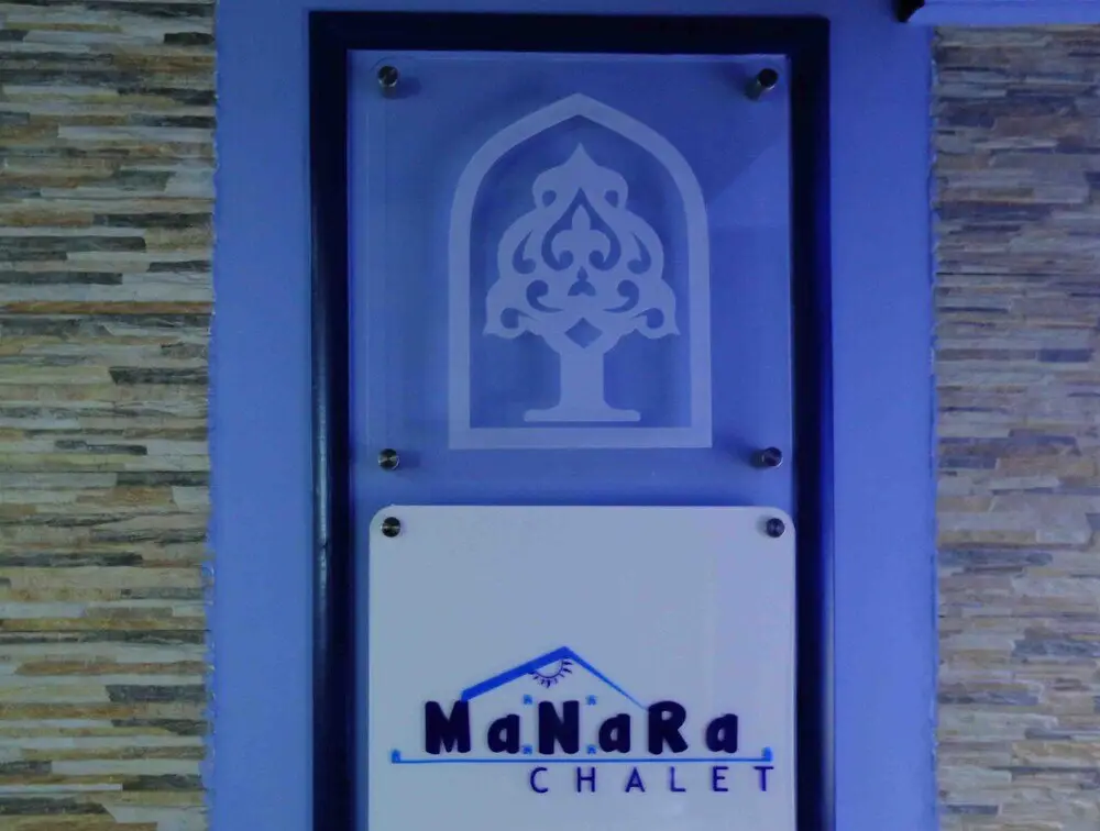 Айн-Сохна: Manara Beachfront Chalet