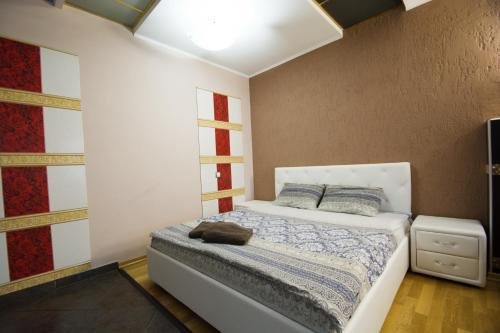 Минск: Aparton Hmelnickogo 2