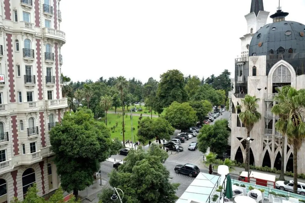 Батуми: Batumi Parkview Apartment