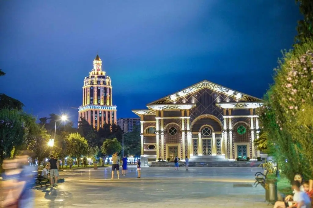 Батуми: Batumi Parkview Apartment