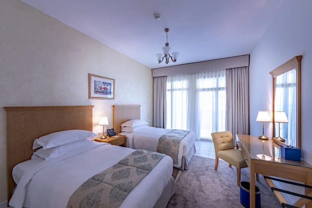 Дубай: Roda Al Murooj Residences