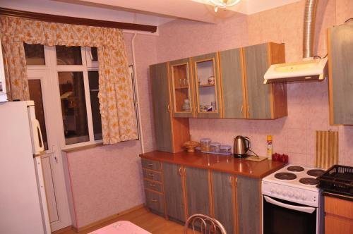 Баку: 2 otağlı yaxşı təmirli mənzil günlük icarə verilir