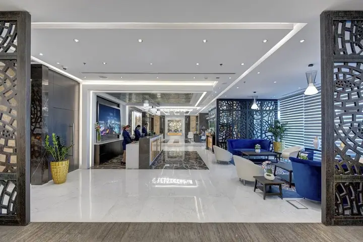 Дубай: Royal Continental Suites