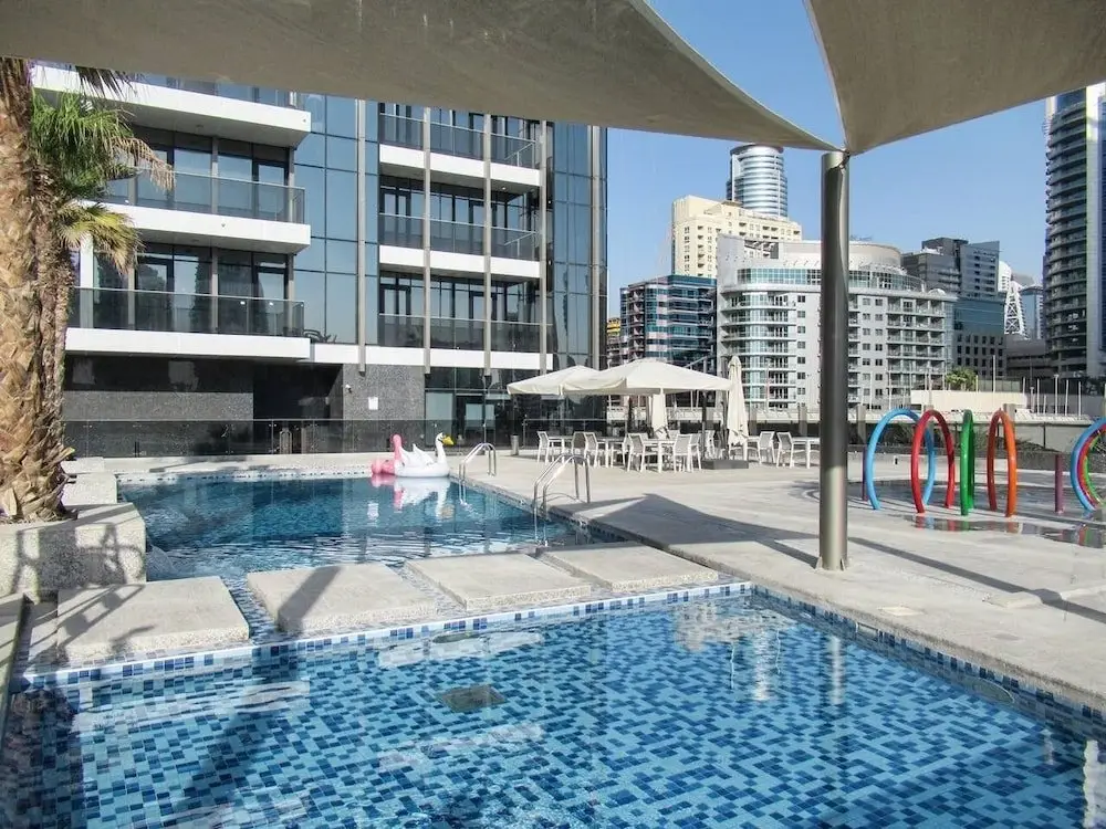 Дубай: Ornate 1BR w/ Breathtaking Marina Views!