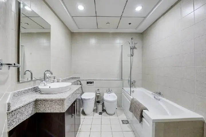 Дубай: 1- bed Dubai Marina Apartment in Prime Location