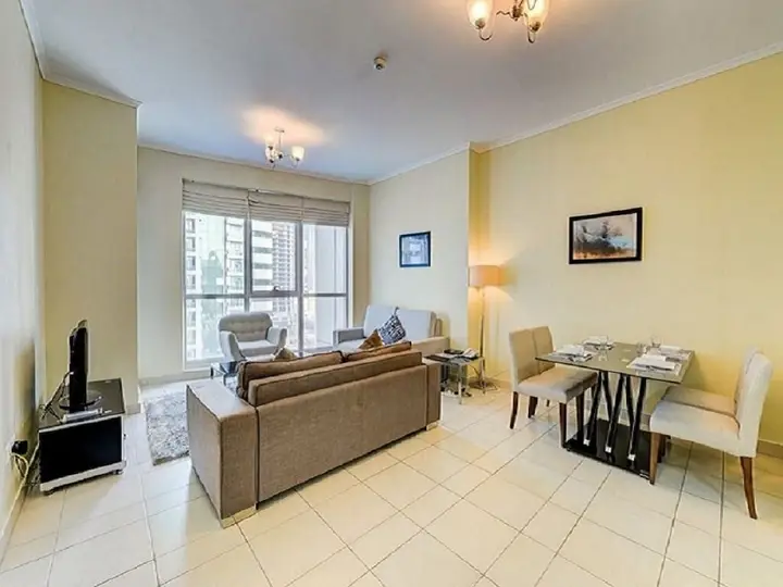 Дубай: 1- bed Dubai Marina Apartment in Prime Location