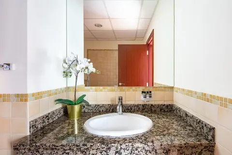 Sea View! Spacious 2BR in JBR + Pool & gym — фото 1