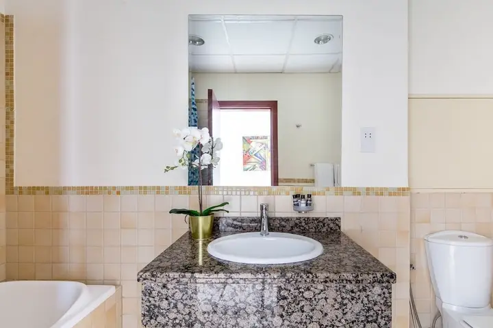Дубай: Sea View! Spacious 2BR in JBR + Pool & gym