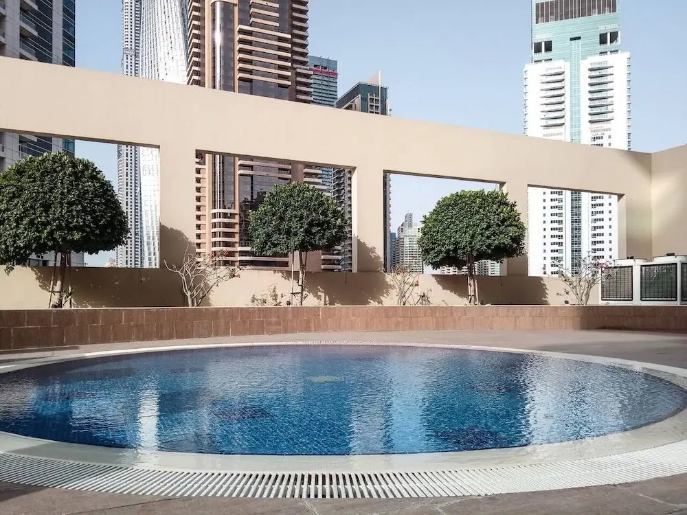 Дубай: Breathtaking Beach Views in This 2BR in Marina!