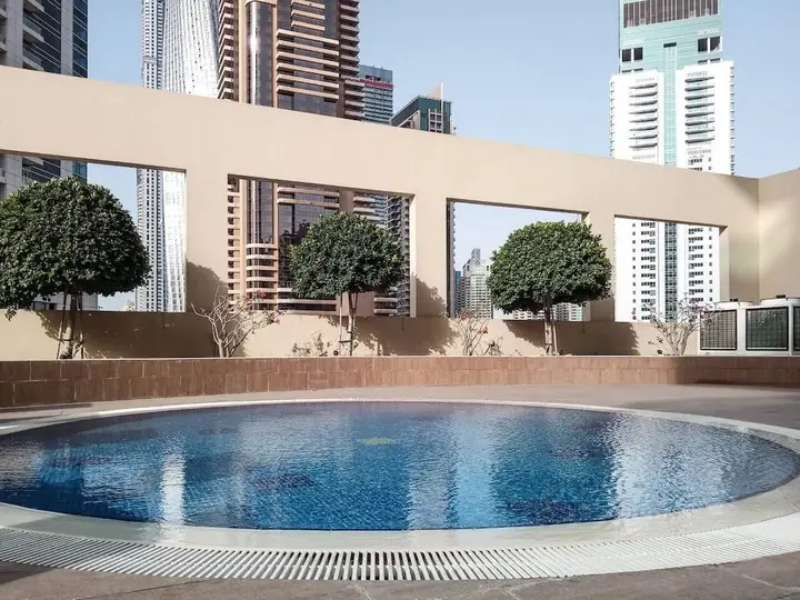 Дубай: Breathtaking Beach Views in This 2BR in Marina!