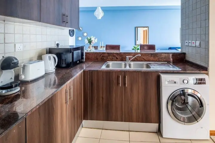 Дубай: Luxurious 2BR w/ Stunning Marina Views - Minutes From Dubai Metro & Tram!