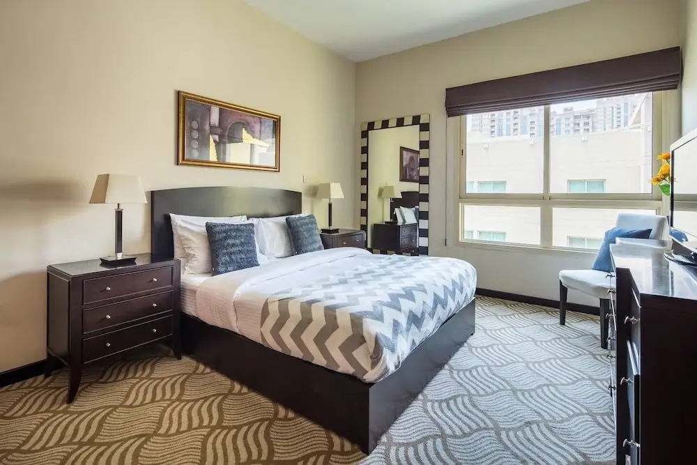 Дубай: Spacious 1BR in The Greens!