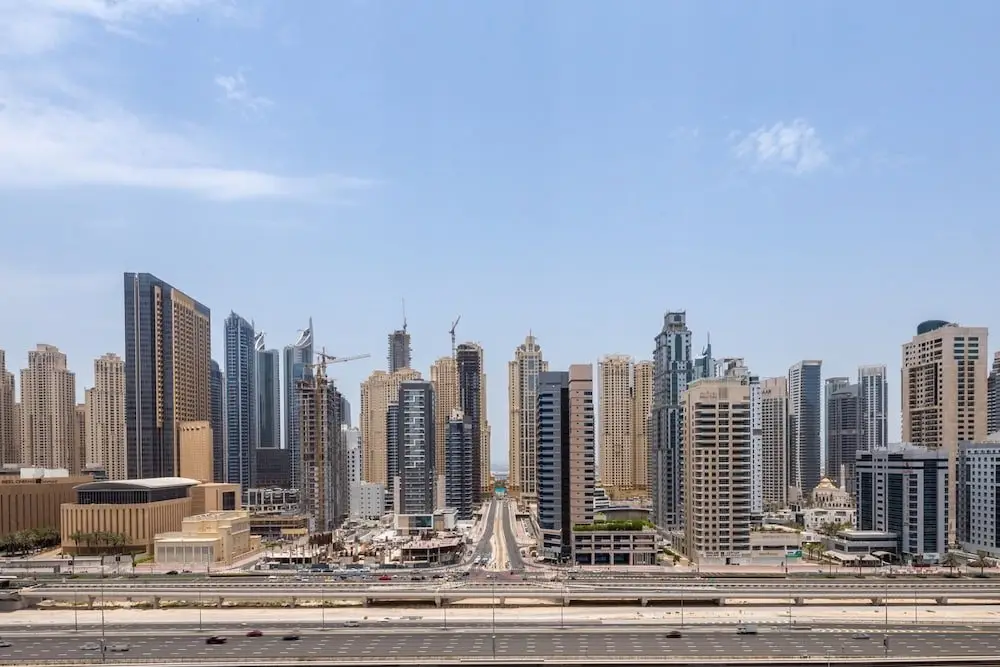 Дубай: Visually Unique 1BR Apartment in JLT - Sleeps 4!