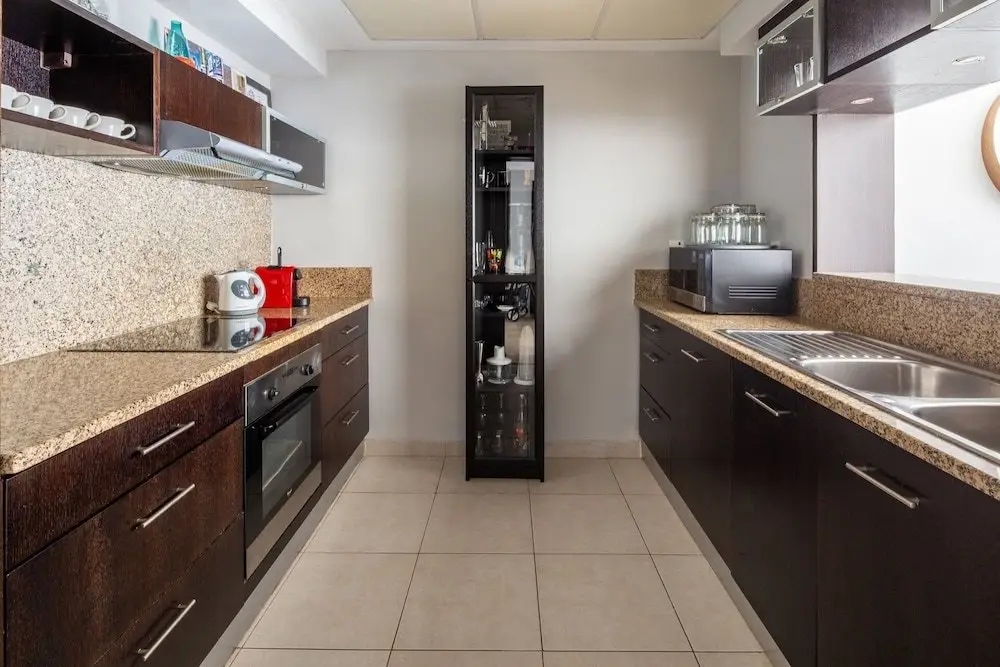 Дубай: Stylish + Bright 1BR With Dubai Marina Views!