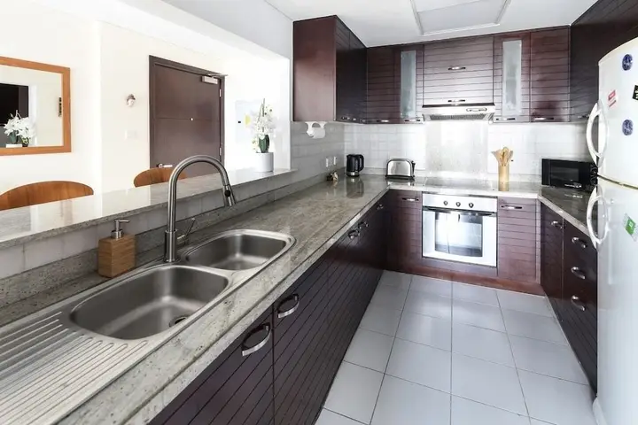 Дубай: Trendy & Modern 1BR in Marina - Sleeps 4!