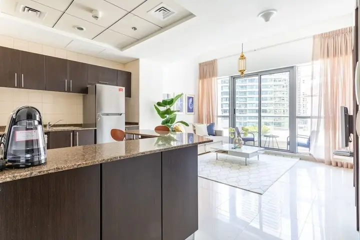 Дубай: Flashy & Vibrant 1BR Apartment in Dubai Marina!