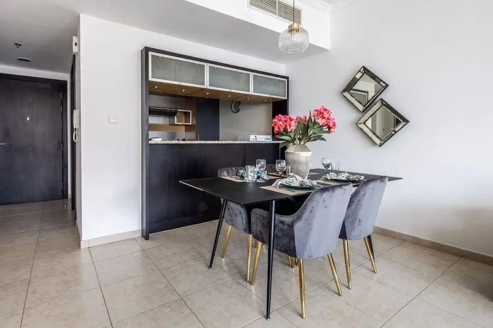 Дубай: Striking 1BR in Dubai Marina - Minutes From Beach