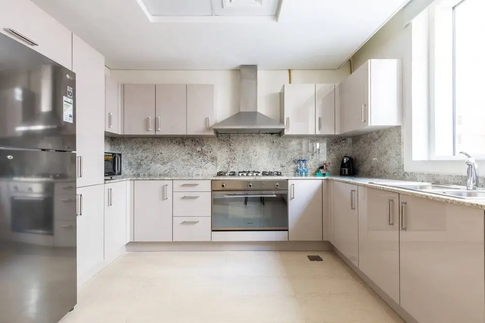 Дубай: Sleek & Sophisticated 2BR With Study Within Downtown Dubai!