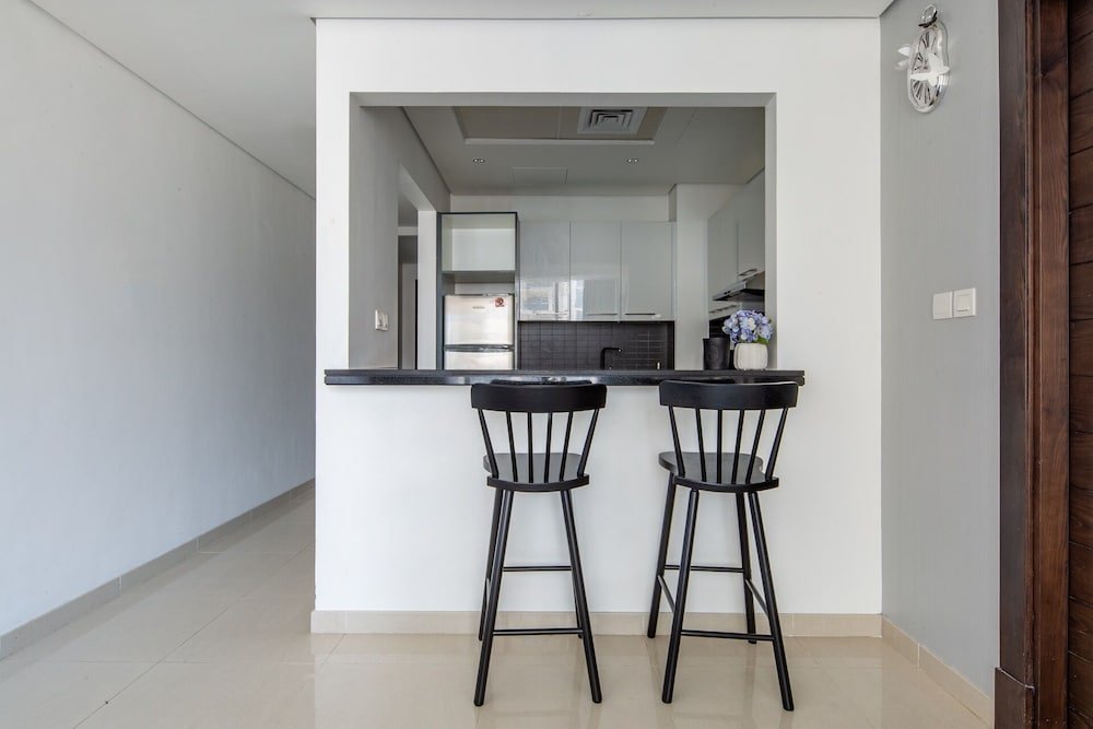 Дубай: Artistically Decorated 1BR Apartment In Marina