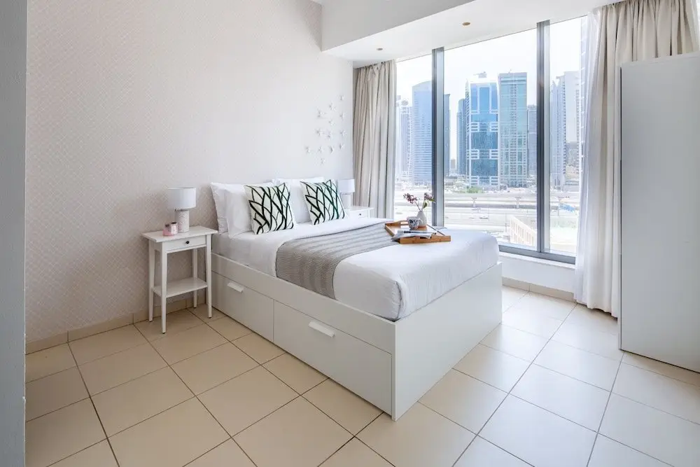 Дубай: Artistically Decorated 1BR Apartment In Marina