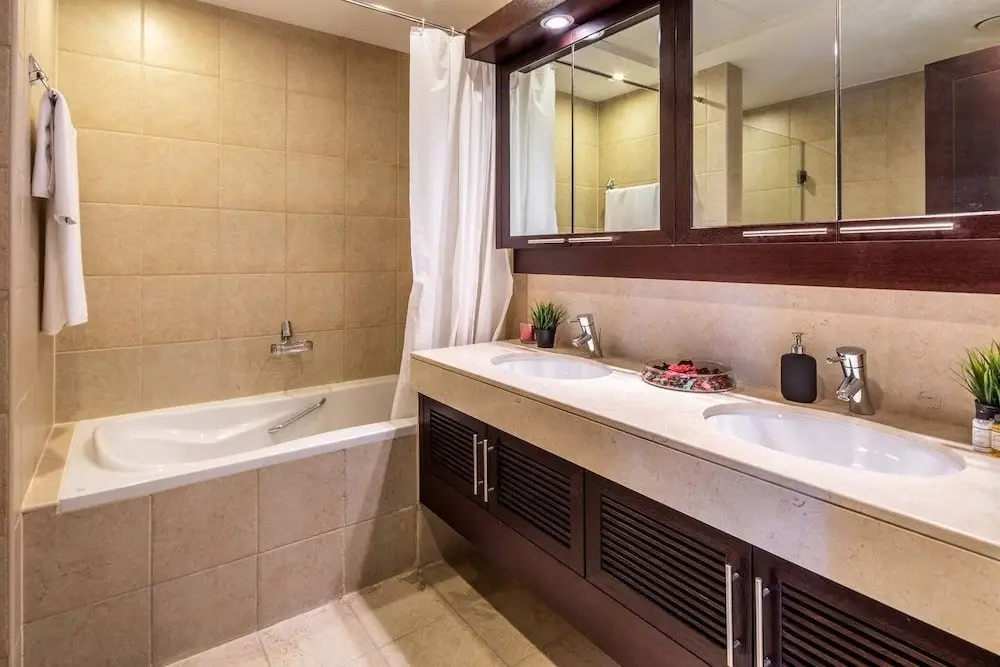 Дубай: Lavish 2BR With Picturesque Burj Khalifa Views!