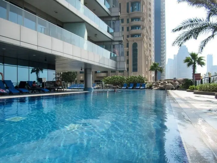 Дубай: Elegant and Functional 2BR in Marina - Sleeps 5!