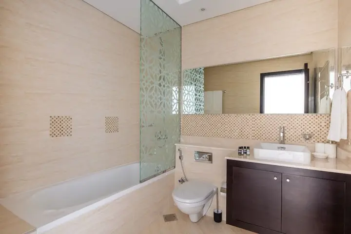 Дубай: Modern Luxury Living in This 3BR Apt in Downtown Dubai