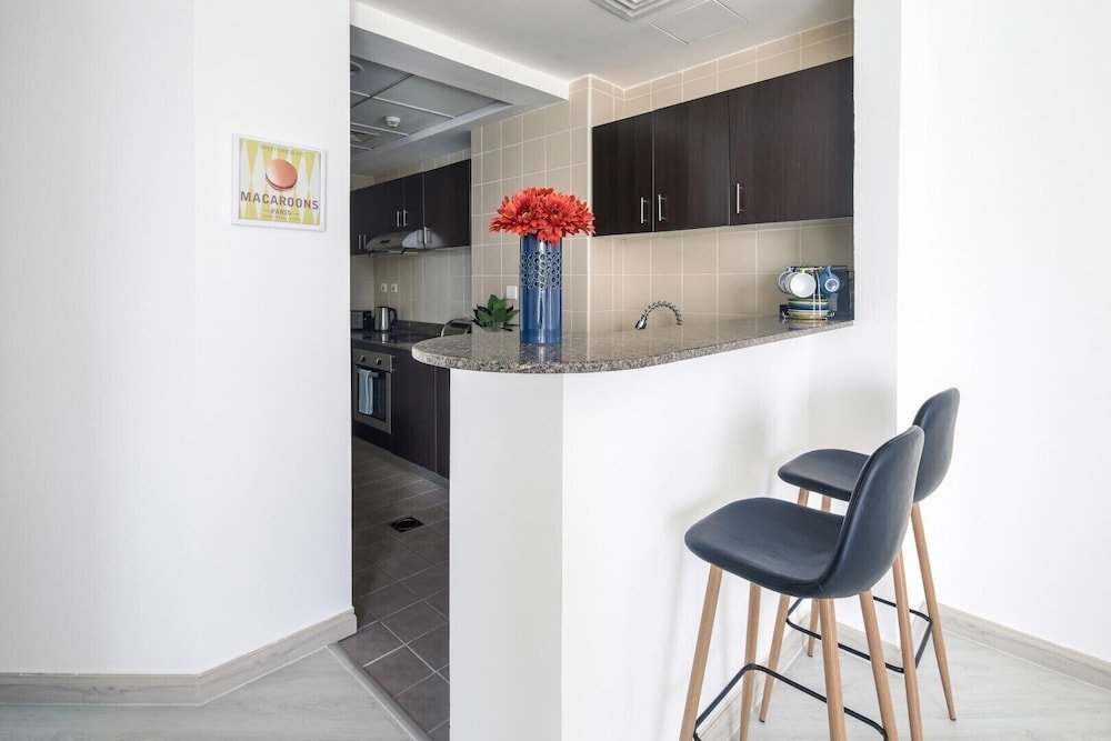 Modern + Light 2BR in Dubai Marina w/ Sea Views! — фото 1
