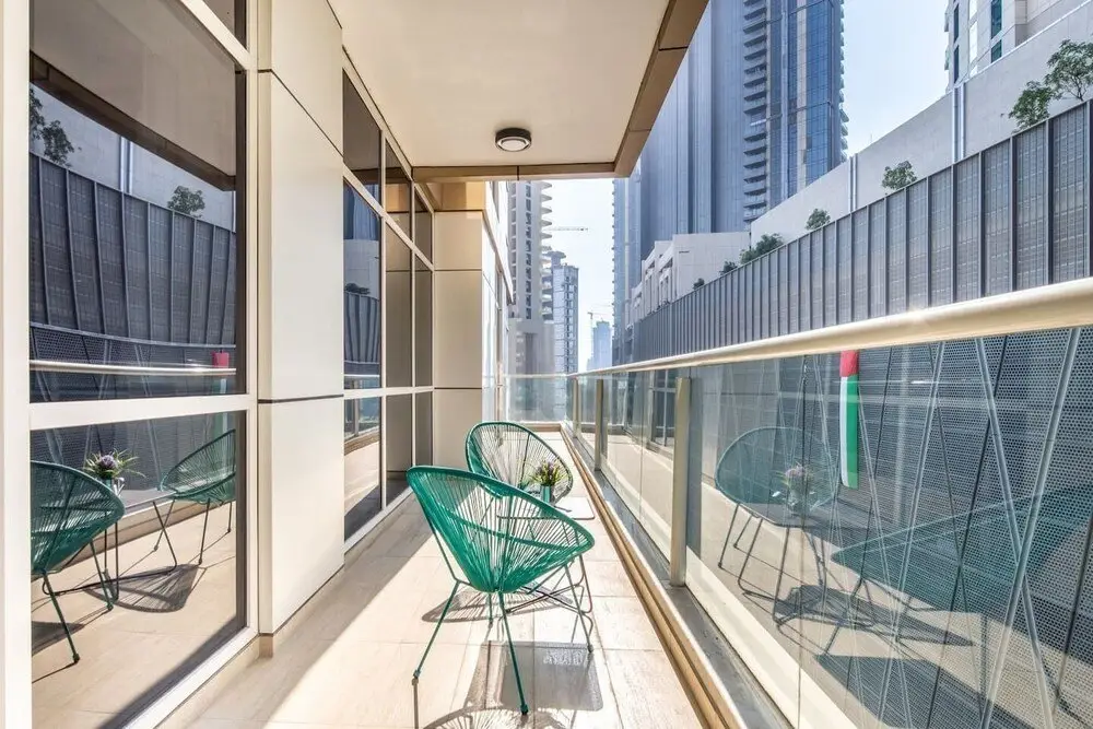 Дубай: Plush 3BR w/ Study in Prime District - Downtown Dubai!