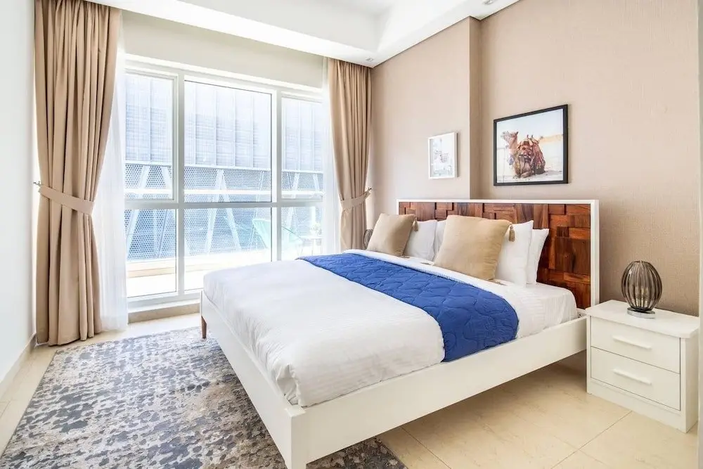 Дубай: Plush 3BR w/ Study in Prime District - Downtown Dubai!