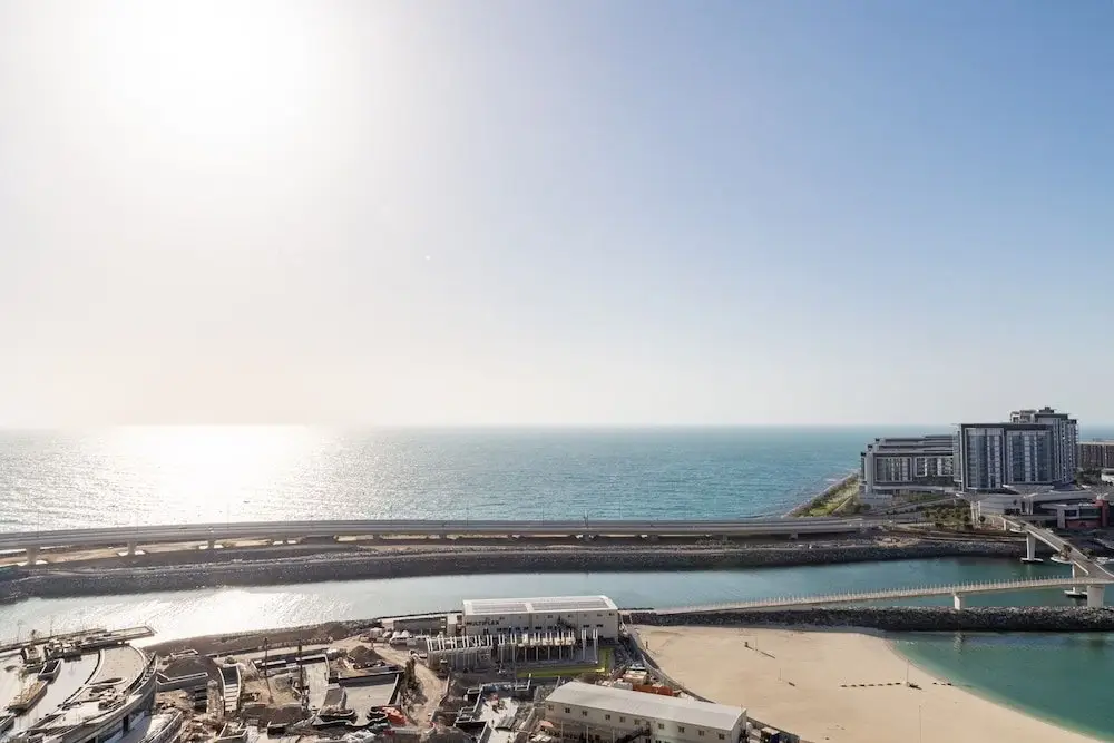 Дубай: Grand 2BR w/ a Full Sea View & Direct Beach Access