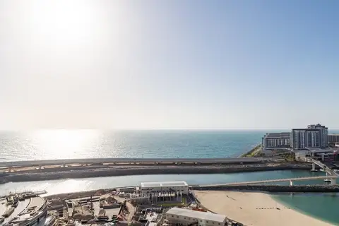 Grand 2BR w/ a Full Sea View & Direct Beach Access — фото 1
