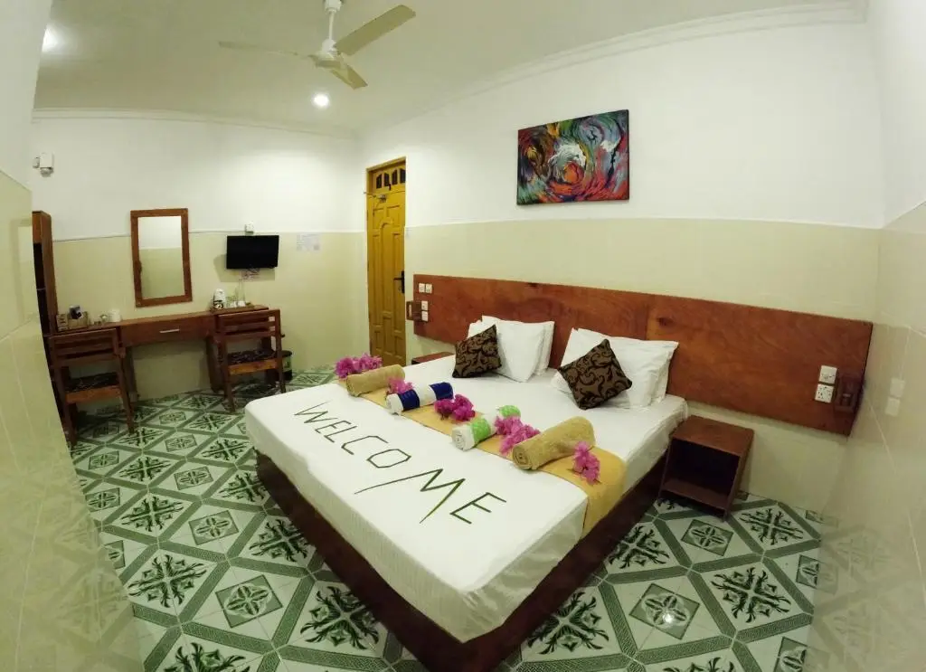Гураиду (Атолл Каафу): Adroit Beach Inn
