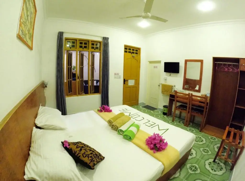 Гураиду (Атолл Каафу): Adroit Beach Inn