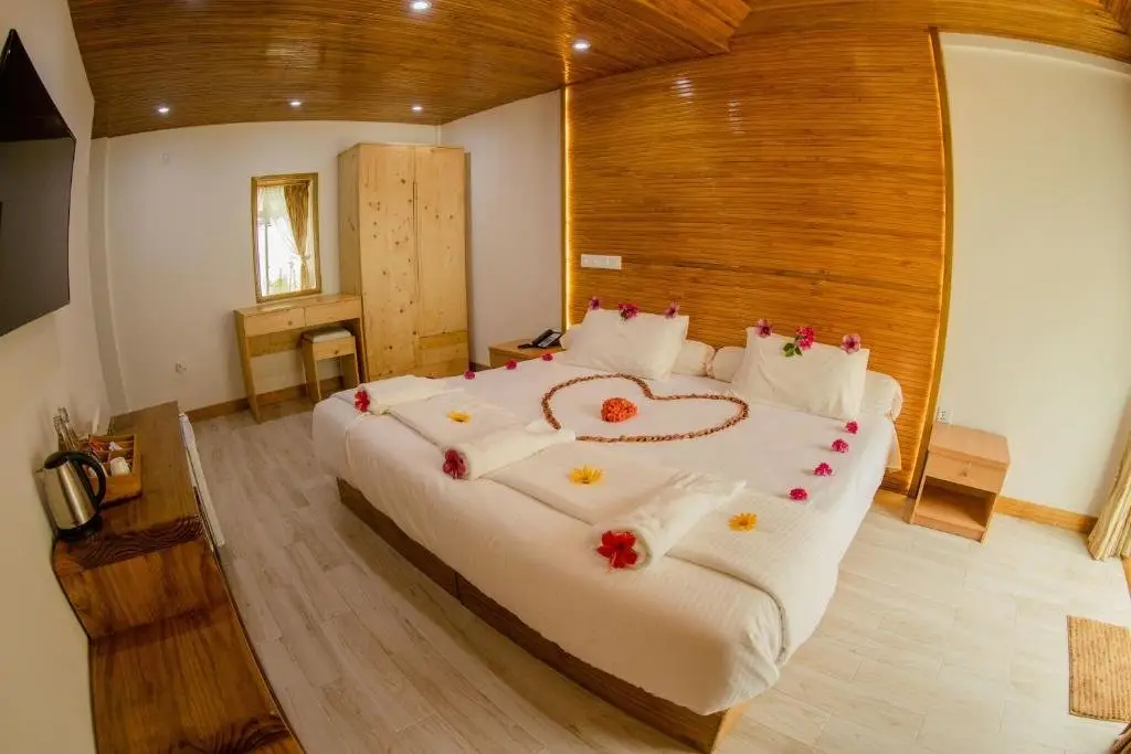 Дейнджти: Perla Dhangethi