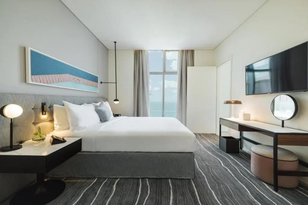 Дубай: Th8 Palm Dubai, Vignette Collection by IHG
