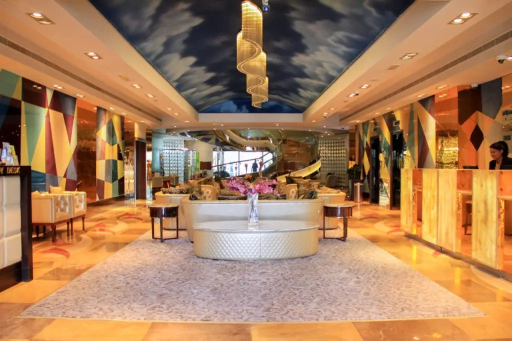 Дубай: Отель The Leela Hotel Deira