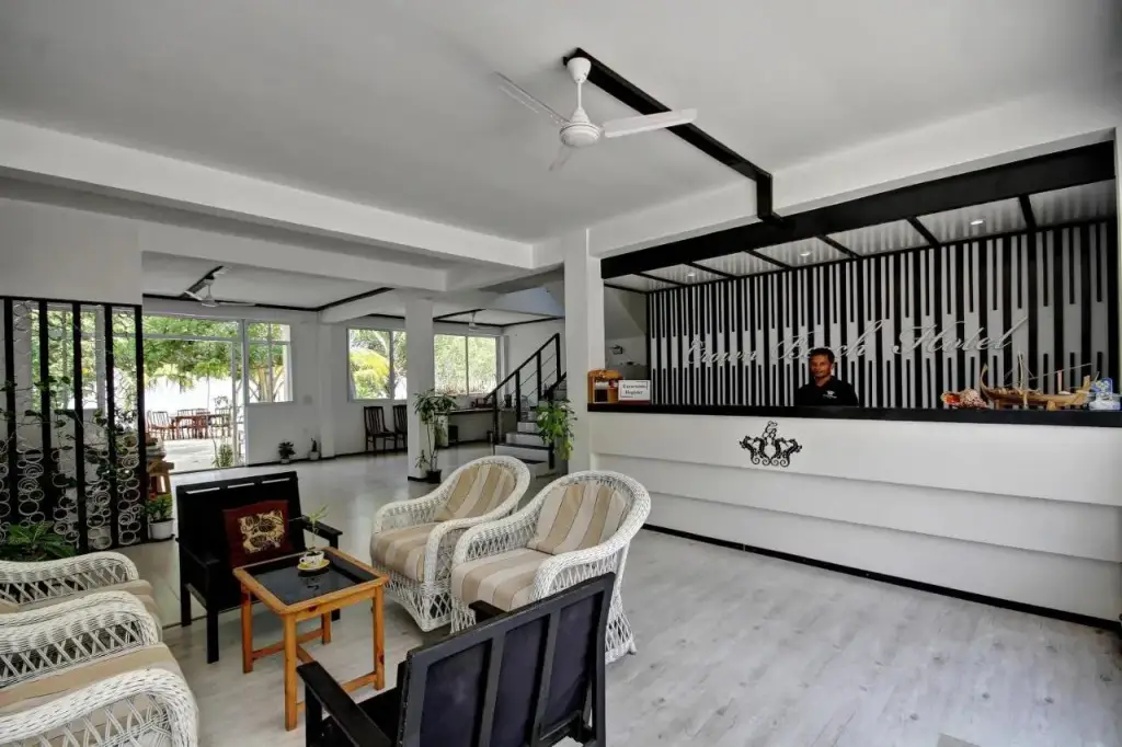 Диффуши: Отель Crown Beach Villas