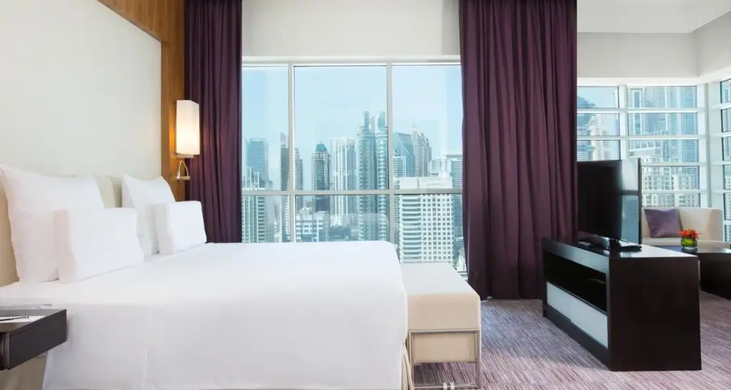 Дубай: Pullman Dubai Jumeirah Lakes Towers - Hotel and Residence