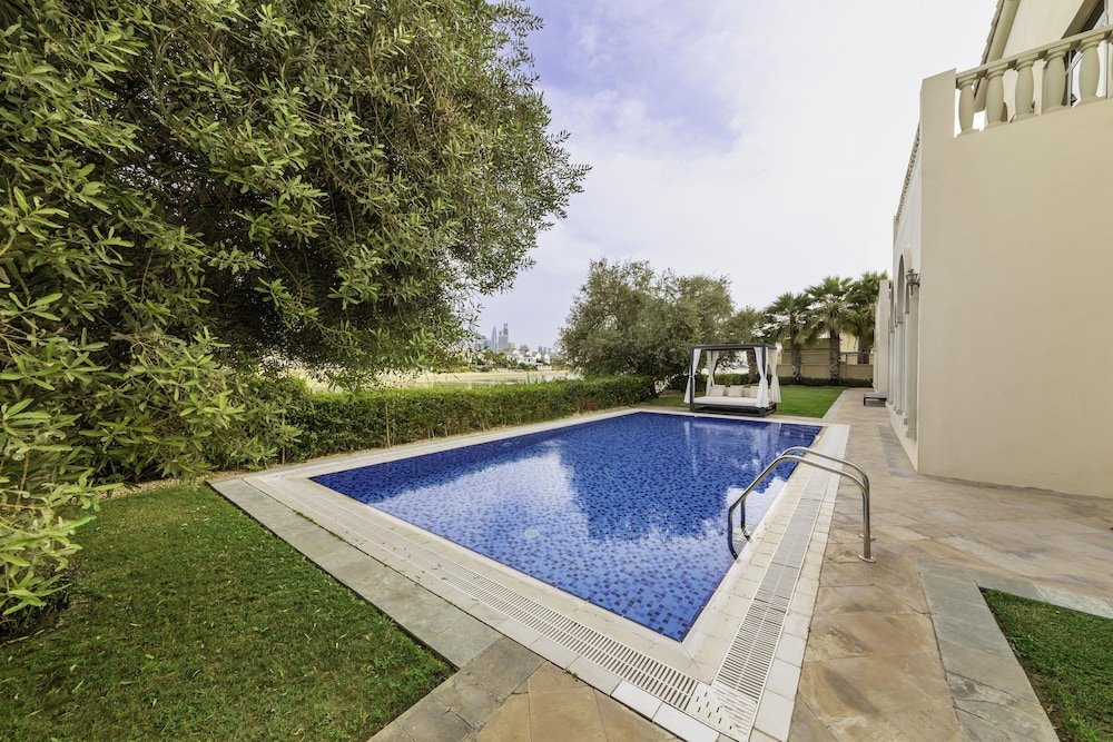 Дубай: Maison Privee Private Pool and Beach Access Villa w/ Cinematic Vws