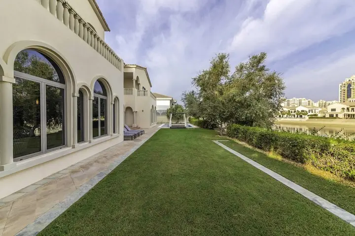 Дубай: Maison Privee Private Pool and Beach Access Villa w/ Cinematic Vws