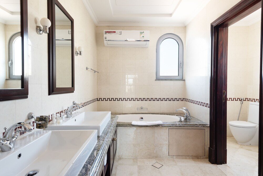 Дубай: Maison Privee Private Pool and Beach Access Villa w/ Cinematic Vws