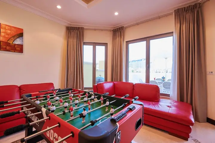Дубай: Rose Dream - 5 Bedrooms Palm Villa on the beach with private pool